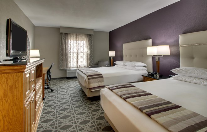 Drury Inn & Suites Albuquerque - Deluxe Queen Guestroom