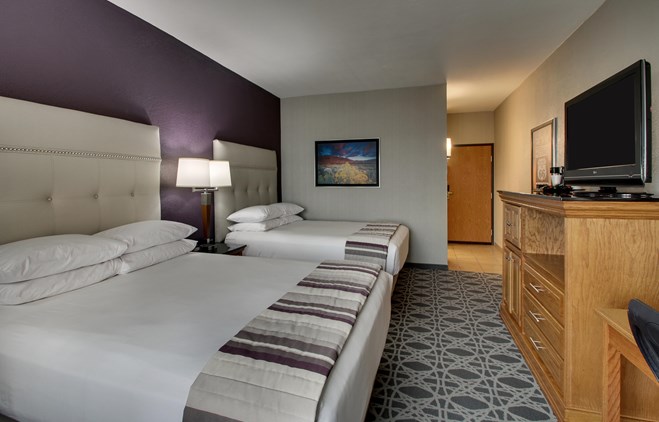Drury Inn & Suites Albuquerque - Deluxe Queen Guestroom