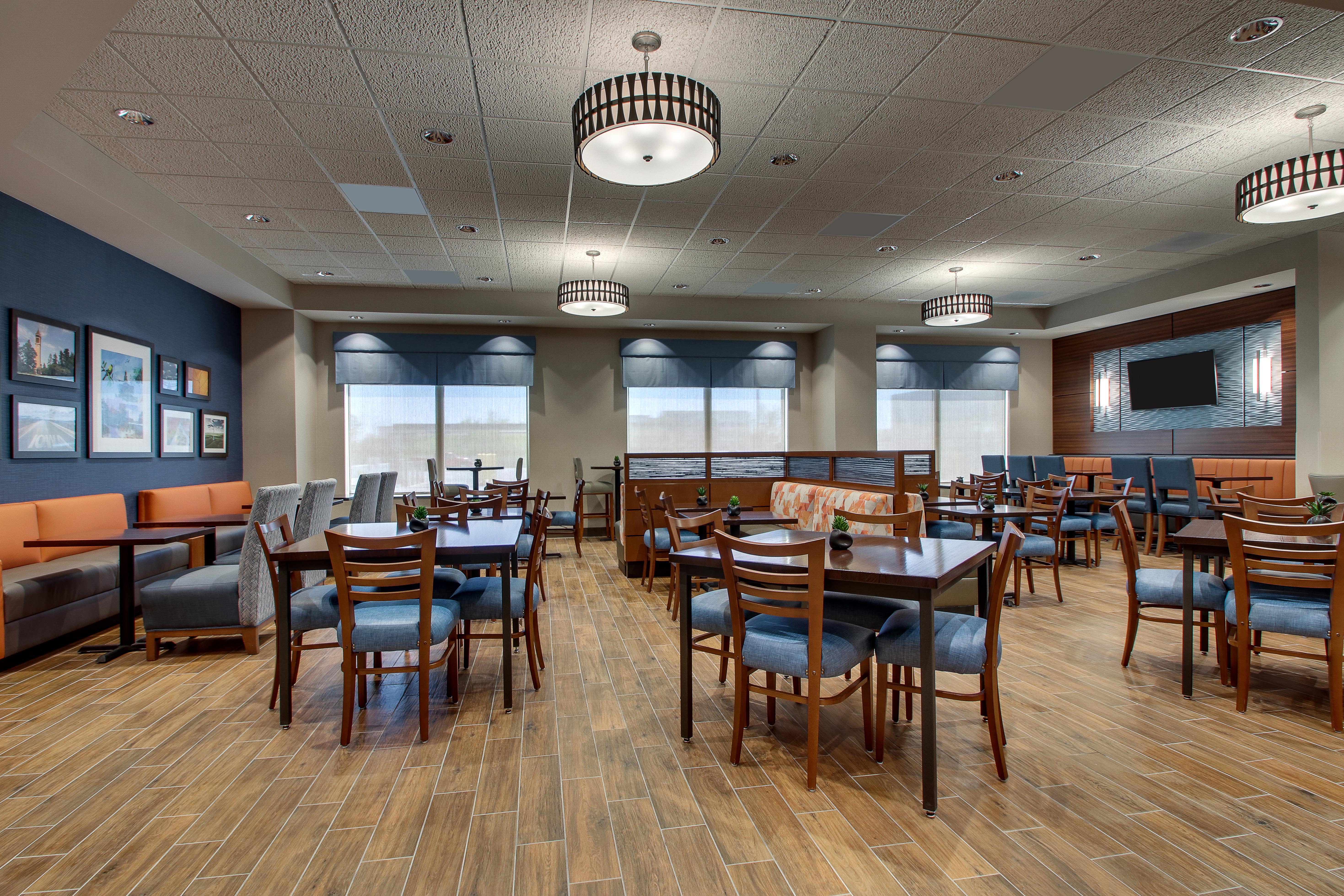 Drury Inn & Suites Iowa City Coralville - Dining Area