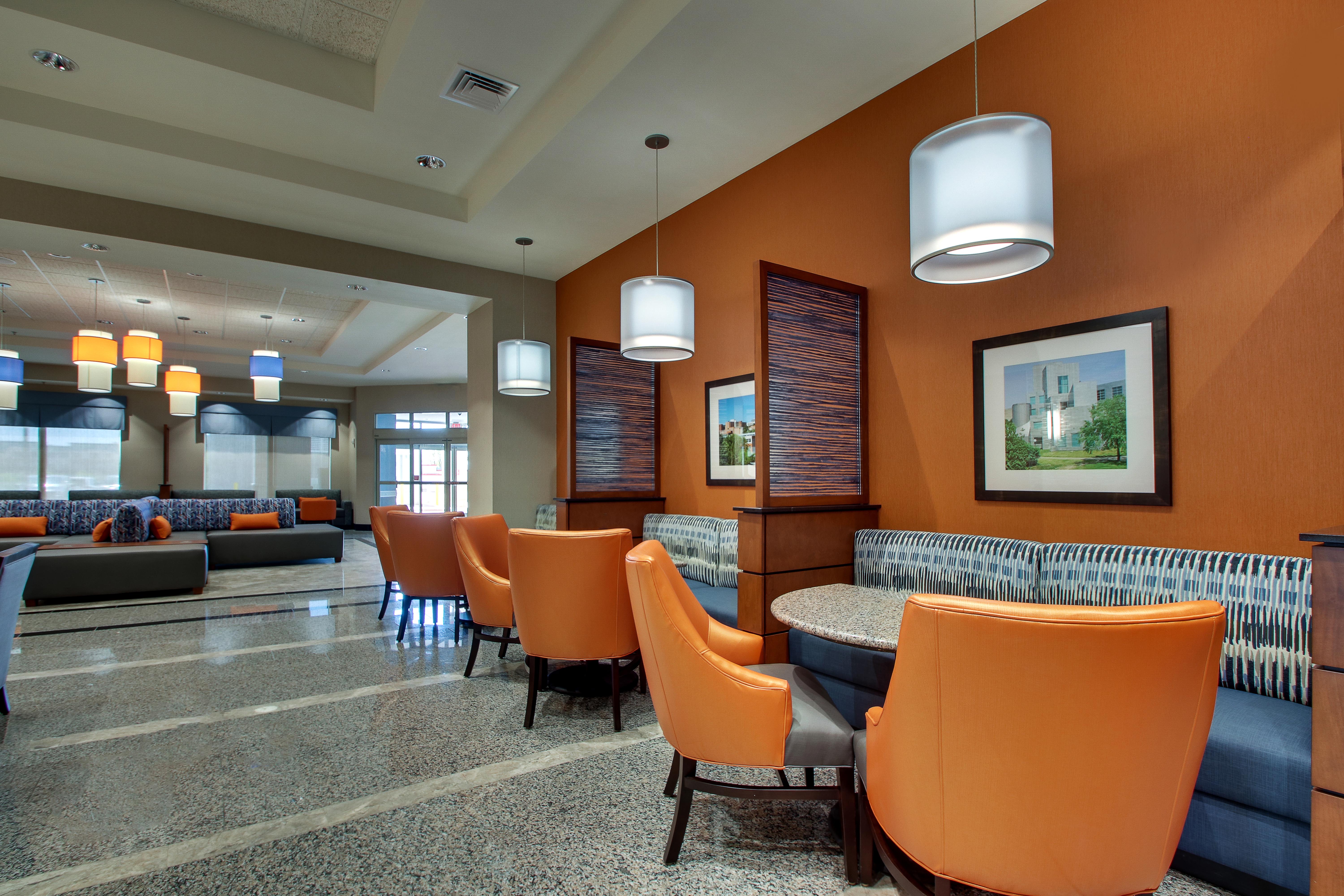 Drury Inn & Suites Iowa City Coralville - Lobby