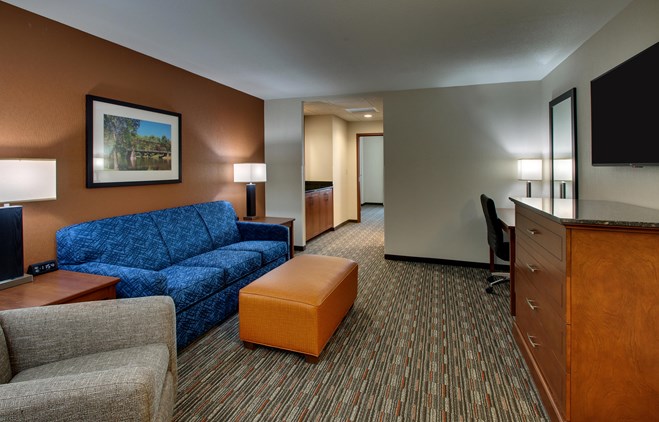 Drury Inn & Suites Iowa City Coralville - Two-room Suite Guestroom