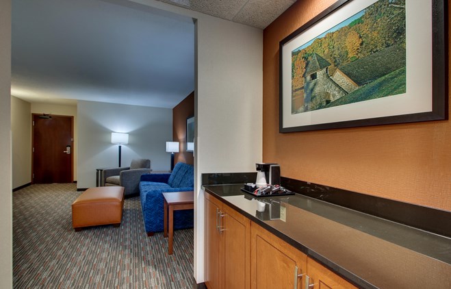 Drury Inn & Suites Iowa City Coralville - Two-room Suite Guestroom