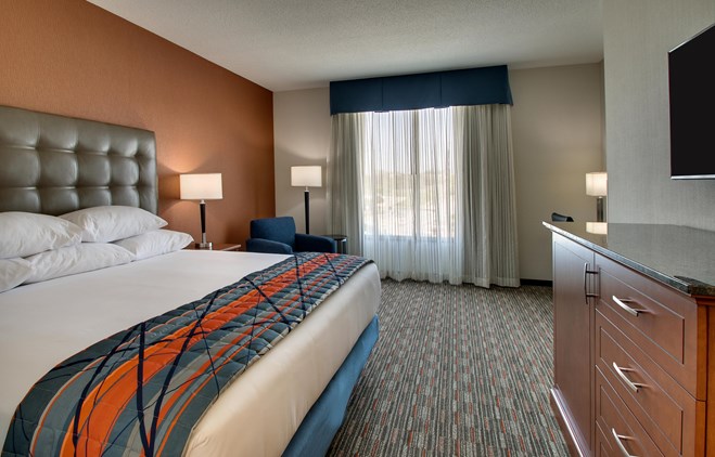 Drury Inn & Suites Iowa City Coralville - Deluxe King Guestroom