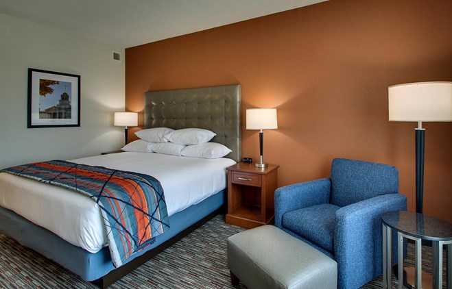 Drury Inn & Suites Iowa City Coralville - Deluxe King Guestroom