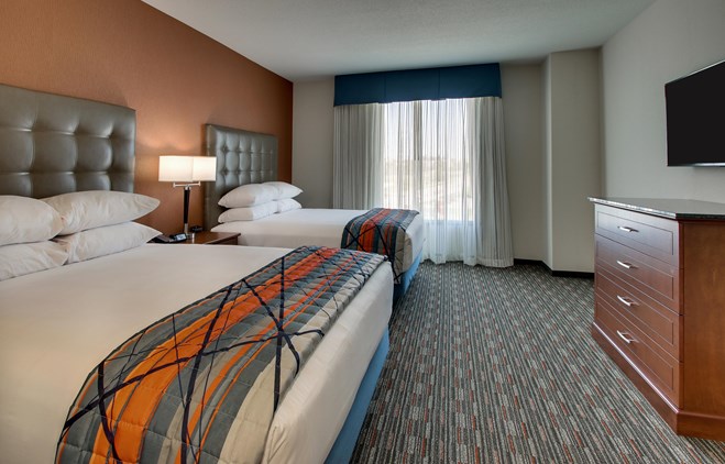 Drury Inn & Suites Iowa City Coralville - Two-room Suite Guestroom