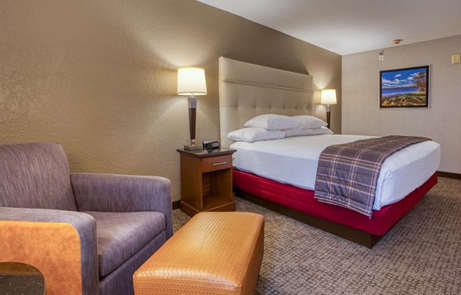 Drury Inn & Suites Fairview Heights - King Guest Room