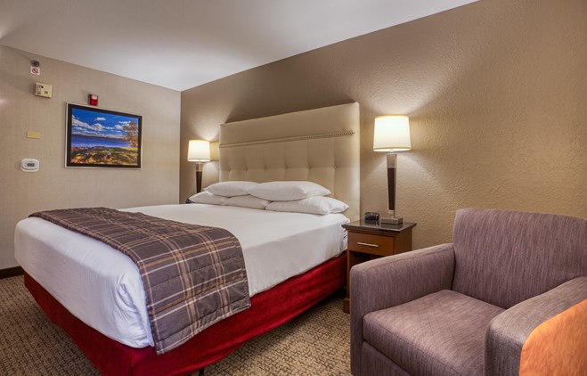 Drury Inn & Suites Fairview Heights - King Guest Room