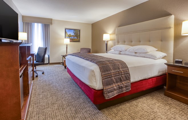 Drury Inn & Suites Fairview Heights - King Guest Room