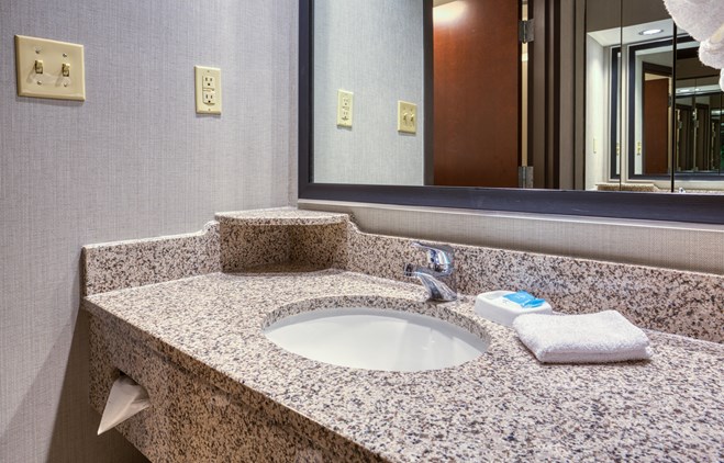 Drury Inn & Suites Fairview Heights - Bathroom