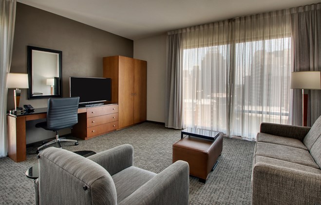 Drury Plaza Hotel San Antonio Riverwalk - Two-room Suite Guestroom