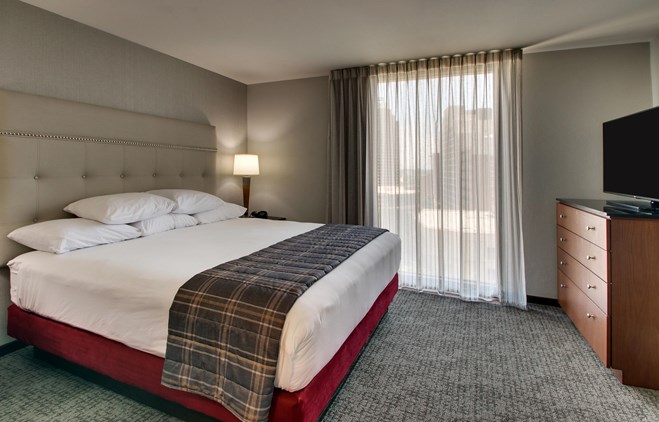 Drury Plaza Hotel San Antonio Riverwalk - Two-room Suite Guestroom