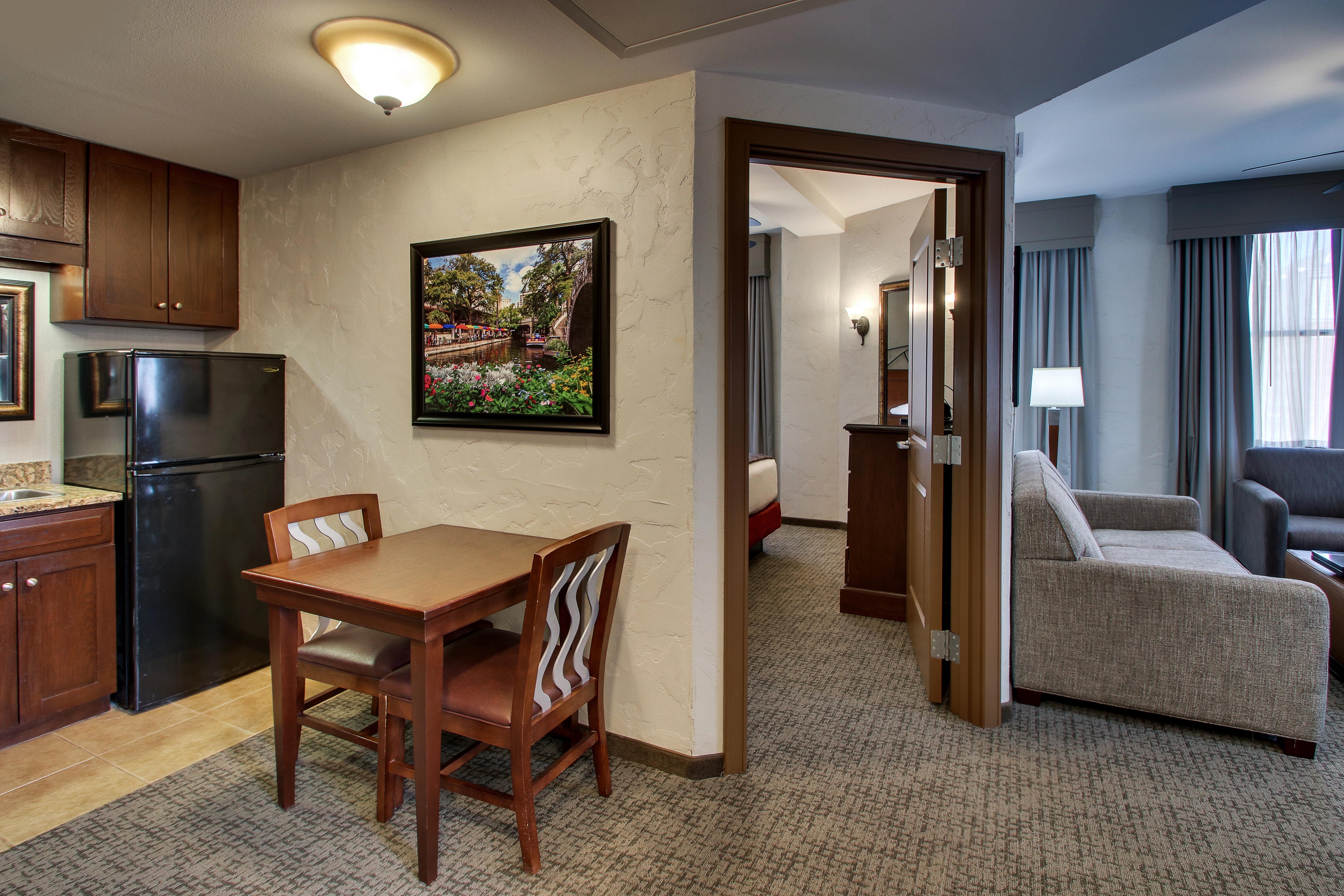 Drury Plaza Hotel San Antonio Riverwalk - Two-room Suite Guestroom