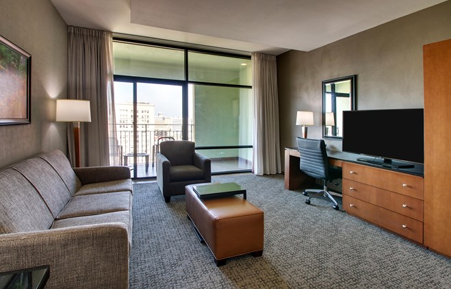 Drury Plaza Hotel San Antonio Riverwalk - Two-room Suite Guestroom