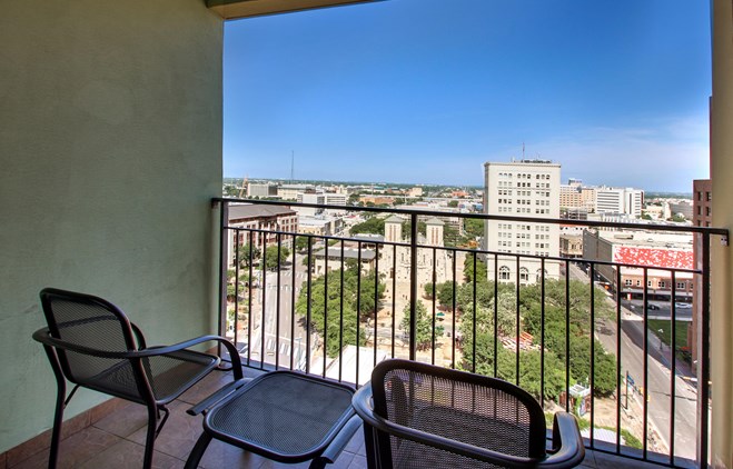 Drury Plaza Hotel San Antonio Riverwalk - Two-room Suite Guestroom