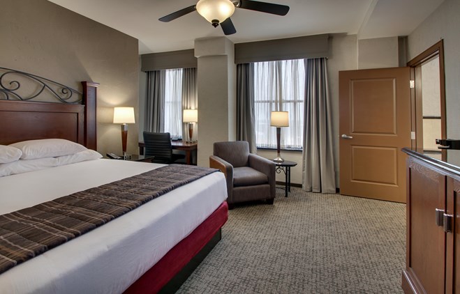 Drury Plaza Hotel San Antonio Riverwalk - Deluxe King Guestroom