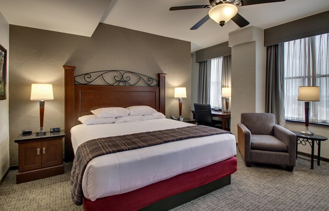 Drury Plaza Hotel San Antonio Riverwalk - Deluxe King Guestroom
