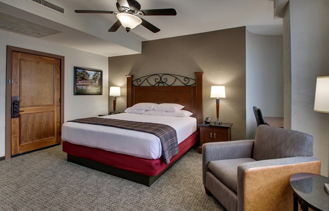 Drury Plaza Hotel San Antonio Riverwalk - Deluxe King Guestroom