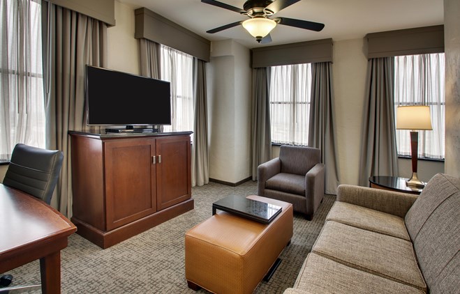 Drury Plaza Hotel San Antonio Riverwalk - Two-room Suite Guestroom