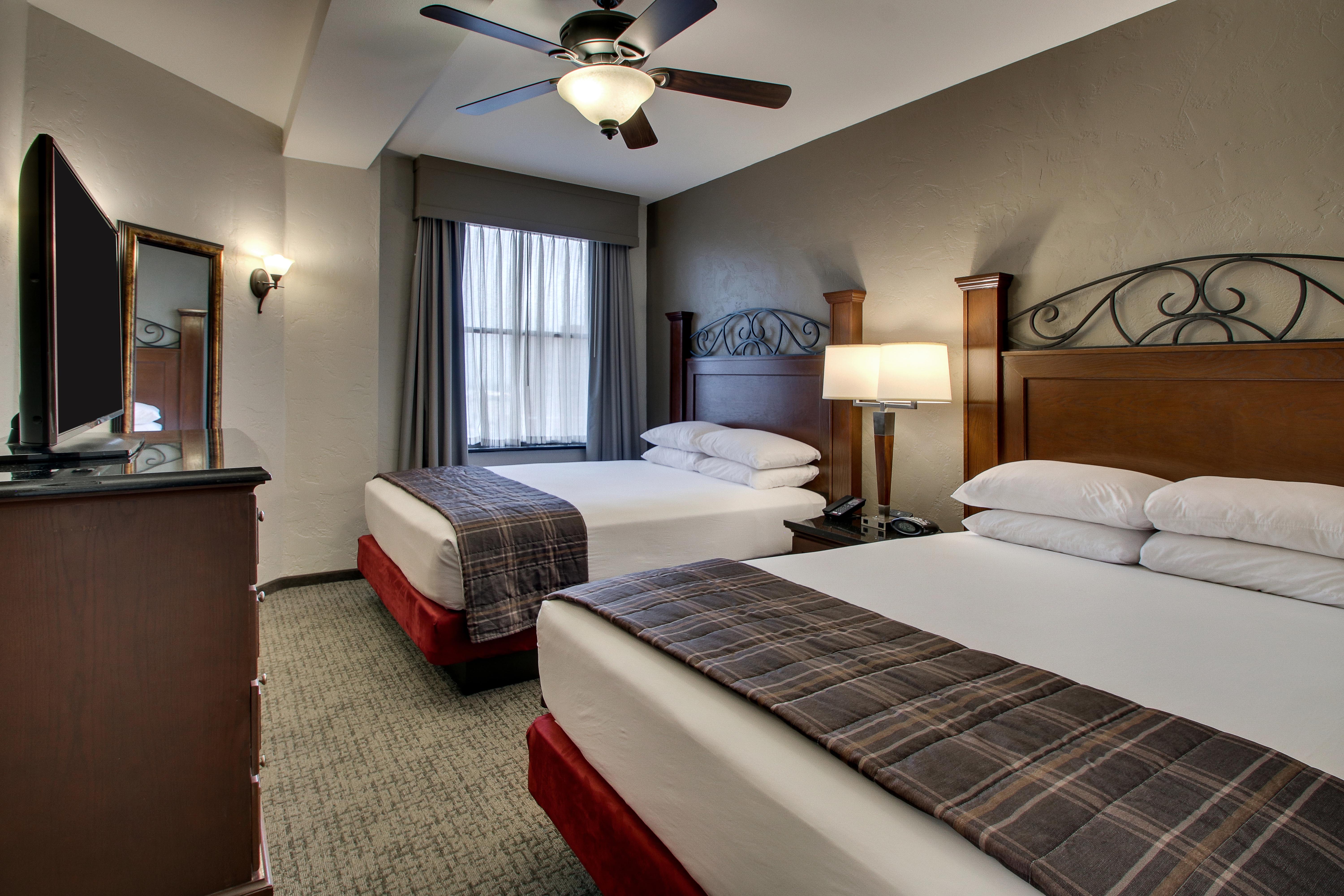 Drury Plaza Hotel San Antonio Riverwalk - Two-room Suite Guestroom