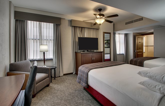 Drury Plaza Hotel San Antonio Riverwalk - Deluxe Queen Guestroom