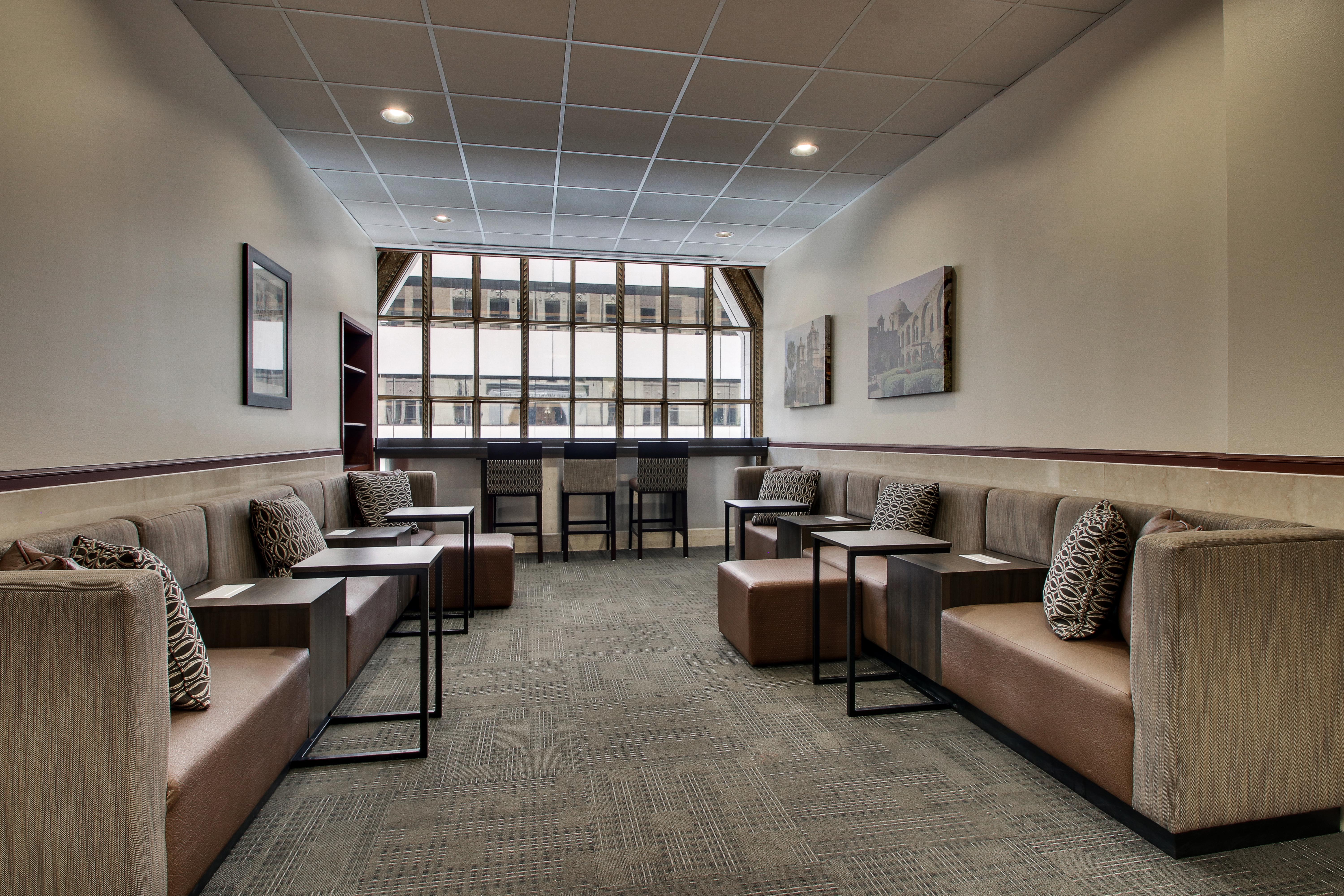 Drury Plaza Hotel San Antonio Riverwalk - Dining Area
