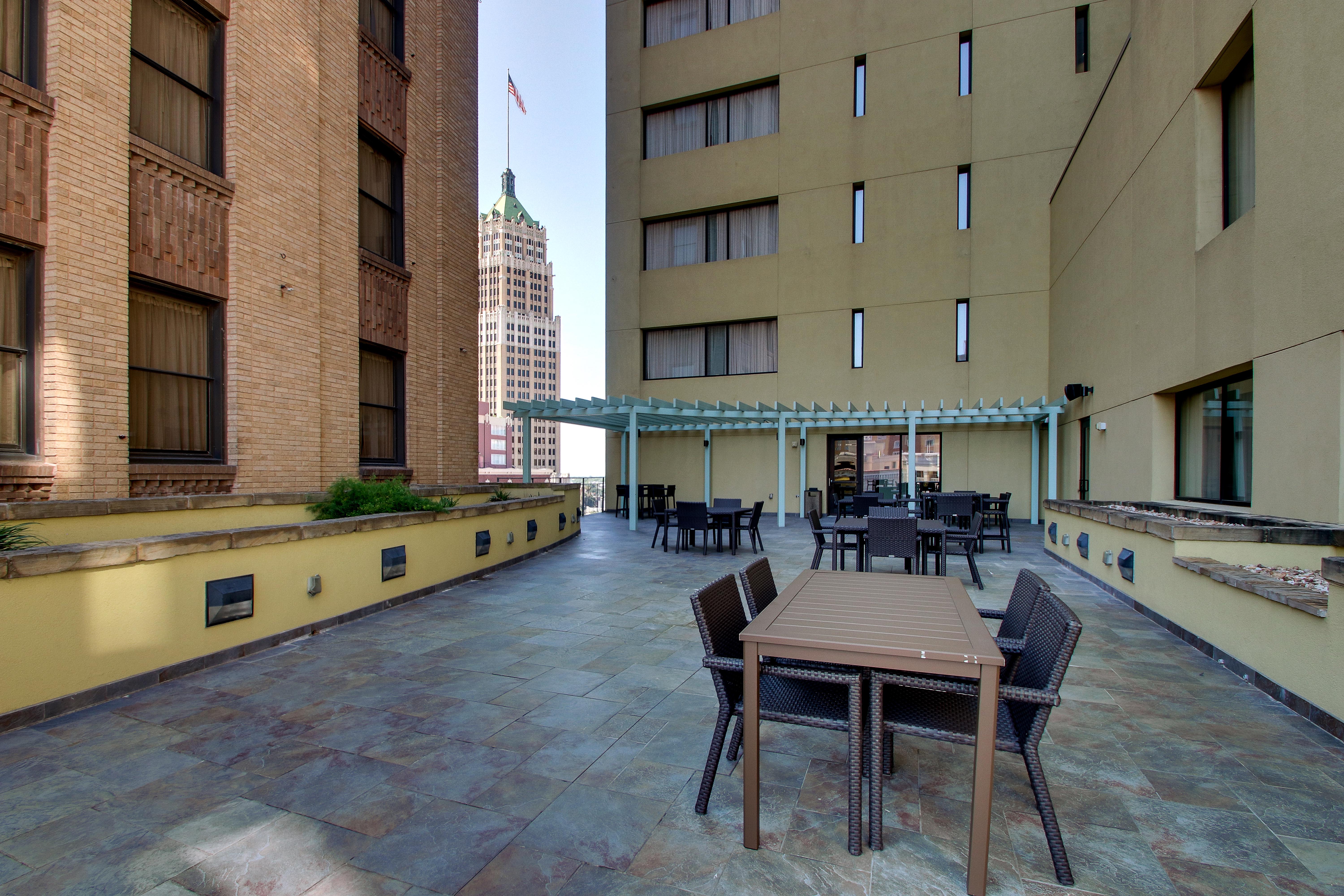 Drury Plaza Hotel San Antonio Riverwalk - Outdoor Pool