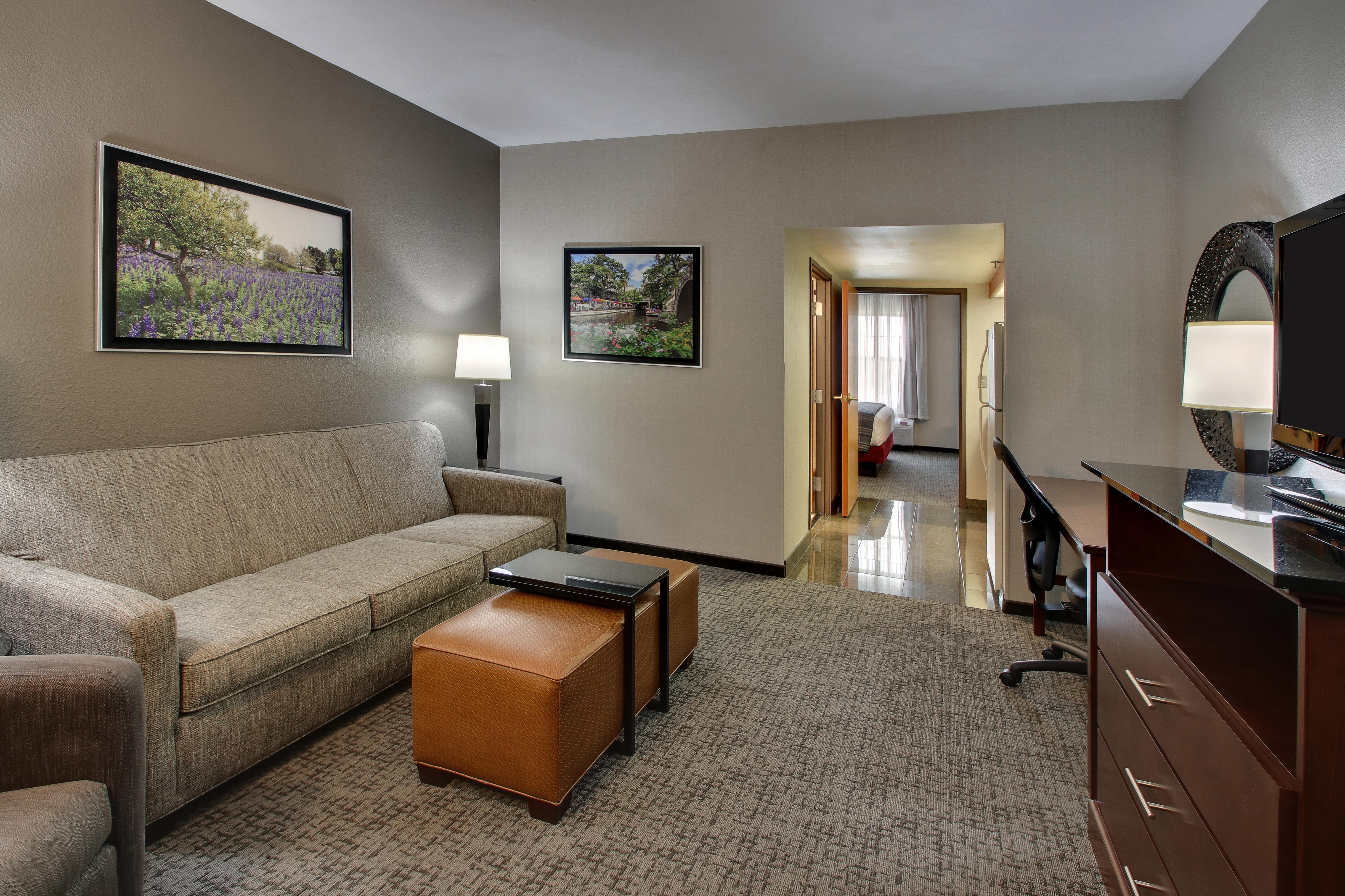 Drury Inn & Suites San Antonio Northeast Medical Center - Two-room Suite Guestroom