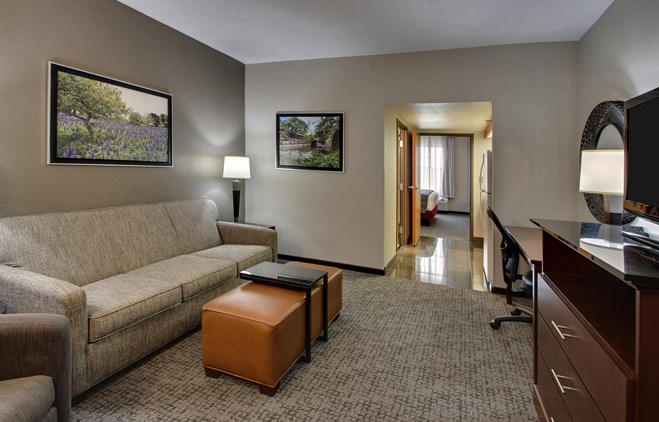 Drury Inn & Suites San Antonio Northeast Medical Center - Two-room Suite Guestroom