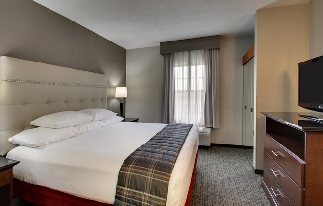Drury Inn & Suites San Antonio Northeast Medical Center - Two-room Suite Guestroom