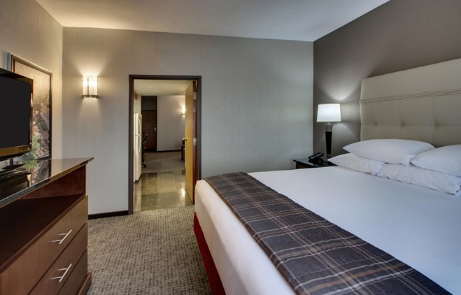 Drury Inn & Suites San Antonio Northeast Medical Center - Two-room Suite Guestroom
