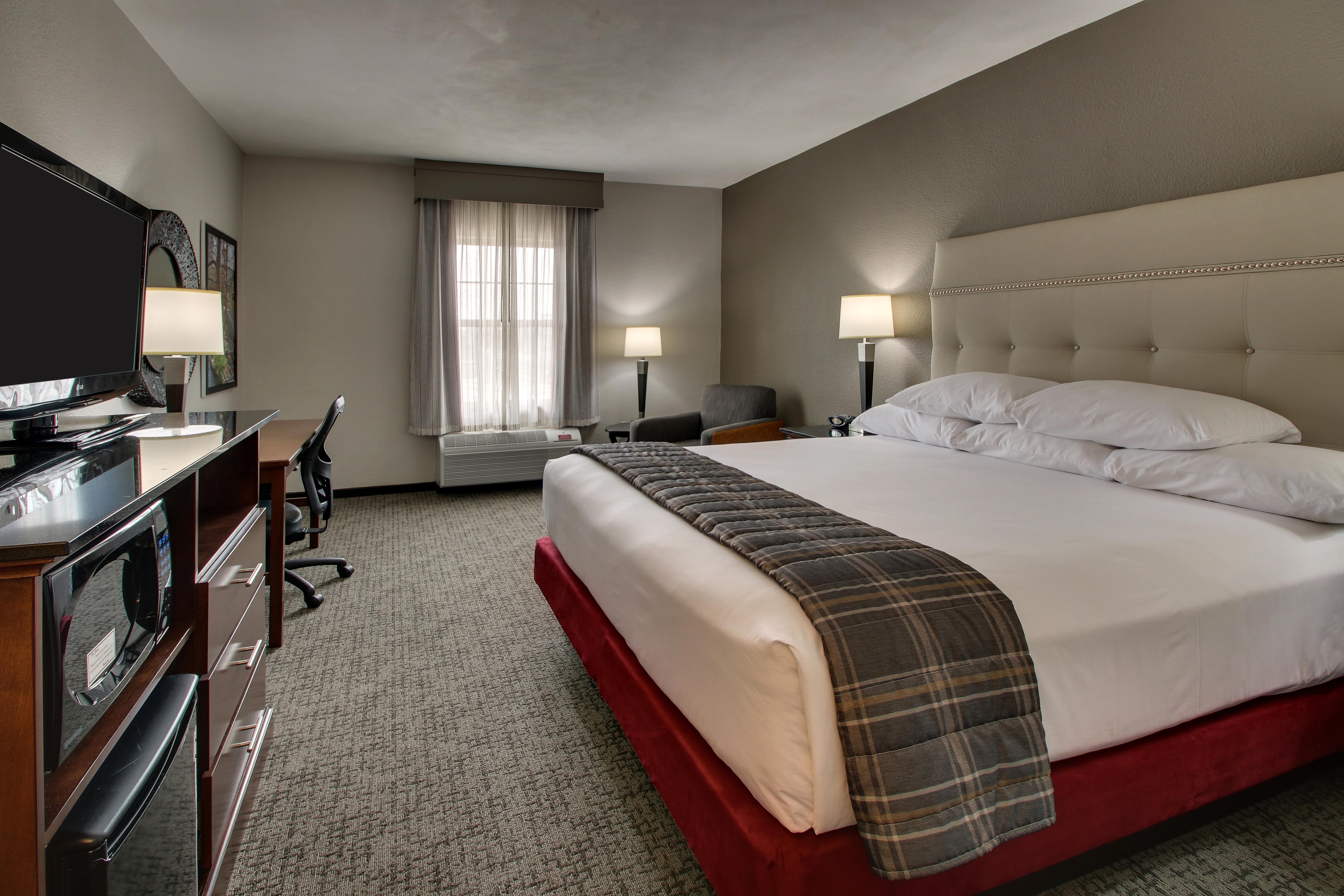 Drury Inn & Suites San Antonio near La Cantera Parkway - Drury Hotels