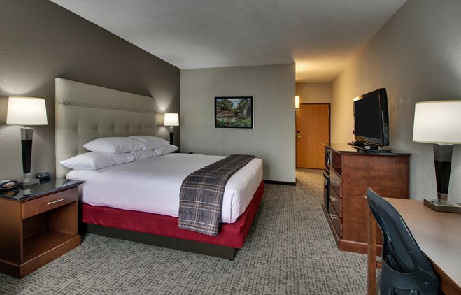 Drury Inn & Suites San Antonio Northeast Medical Center - Deluxe King Guestroom