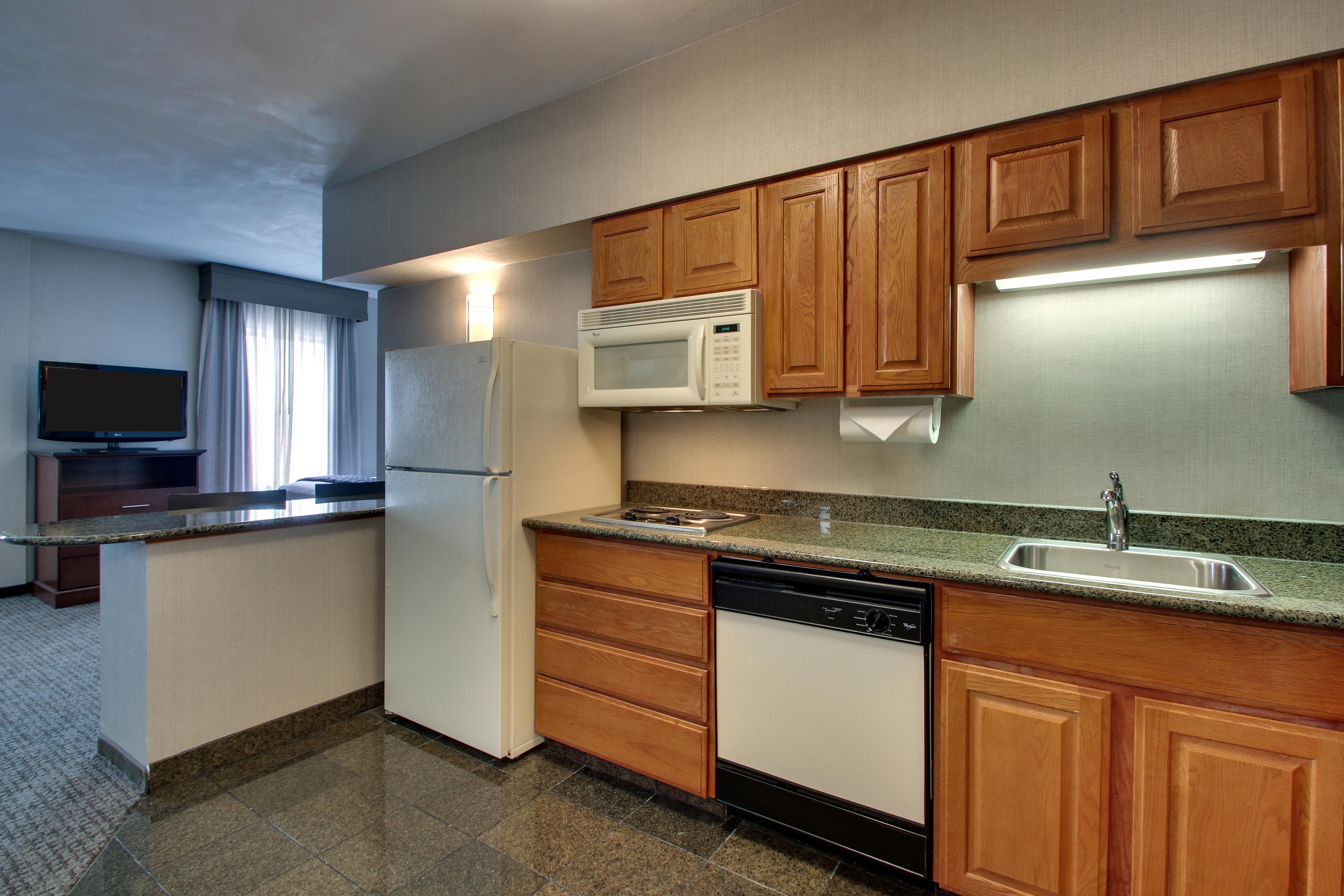 Drury Inn & Suites San Antonio Northeast Medical Center - Queen Kitchen Guestroom