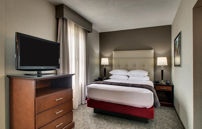 Drury Inn & Suites San Antonio Northeast Medical Center - Queen Kitchen Guestroom
