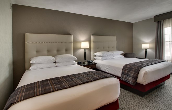 Drury Inn & Suites San Antonio Northeast Medical Center - Deluxe Queen Guestroom