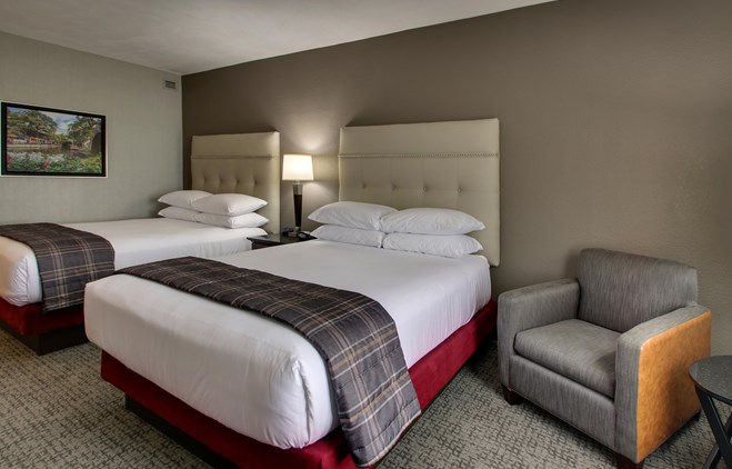 Drury Inn & Suites San Antonio Northeast Medical Center - Deluxe Queen Guestroom