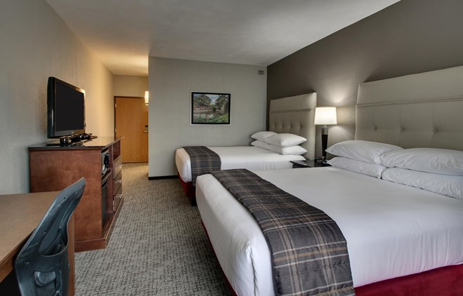 Drury Inn & Suites San Antonio Northeast Medical Center - Deluxe Queen Guestroom