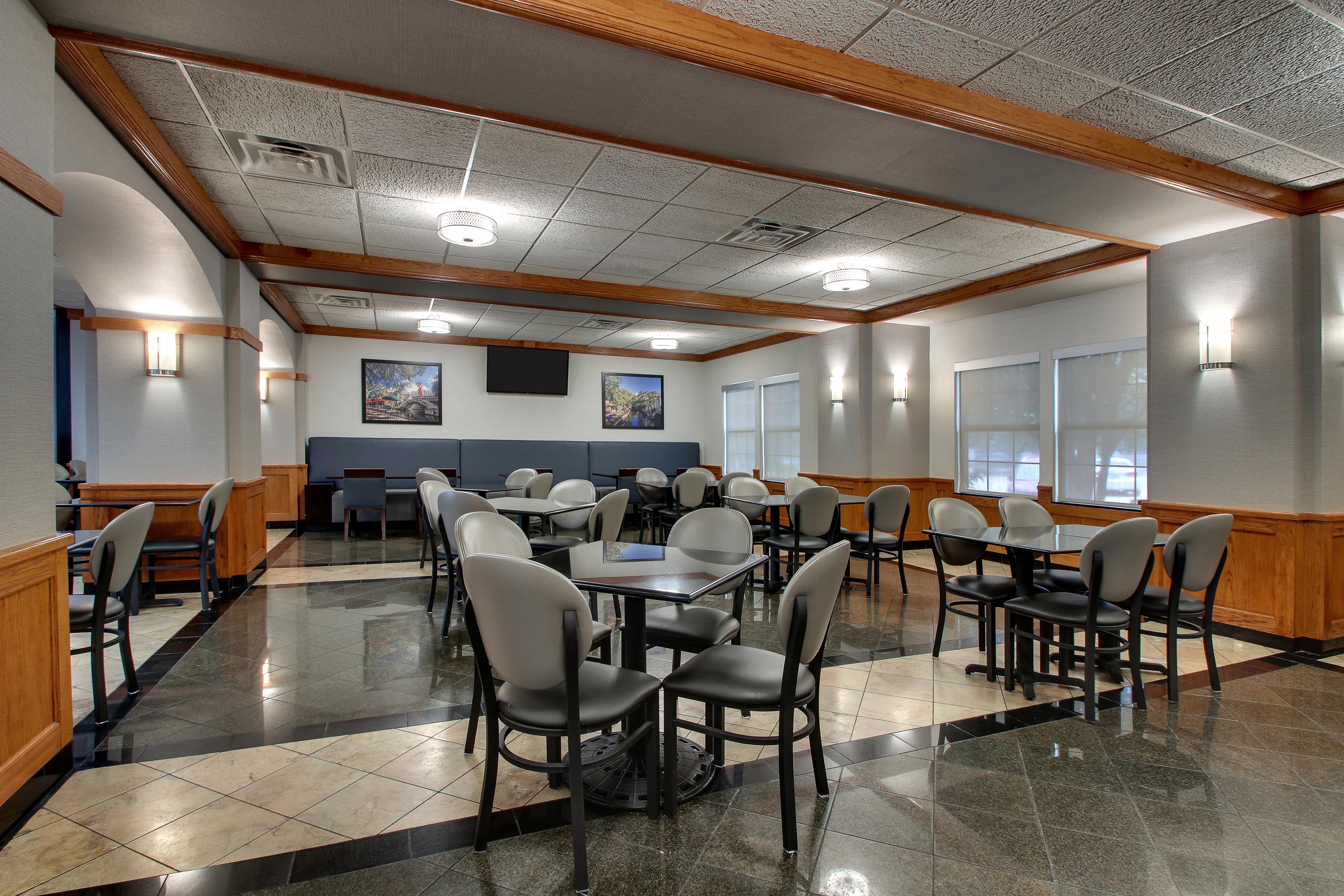 Drury Inn & Suites San Antonio Northeast Medical Center - Dining Area