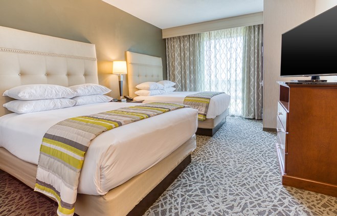 Drury Inn & Suites Cincinnati Northeast Mason - Two-room Suite Guestroom