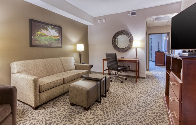 Drury Inn & Suites Cincinnati Northeast Mason - Two-room Suite Guestroom