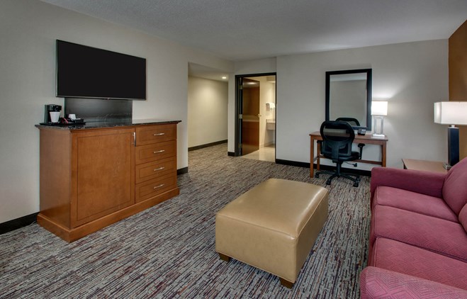 Drury Inn & Suites Evansville East - King Suite