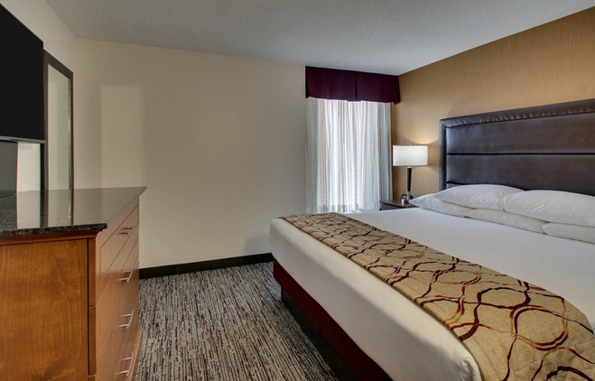 Drury Inn & Suites Evansville East - King Suite