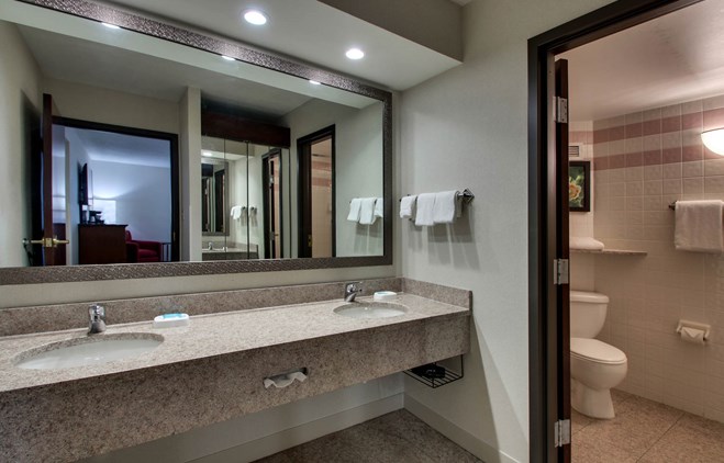 Drury Inn & Suites Evansville East - King Suite