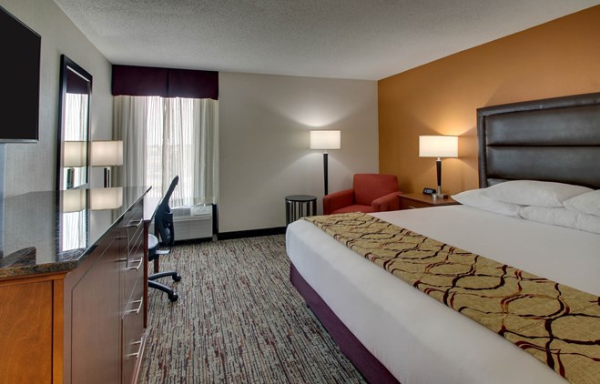 Drury Inn & Suites Evansville East - King Room