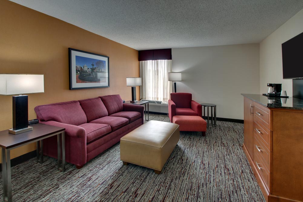 Drury Inn & Suites Bowling Green - Two-room Suite Guestroom