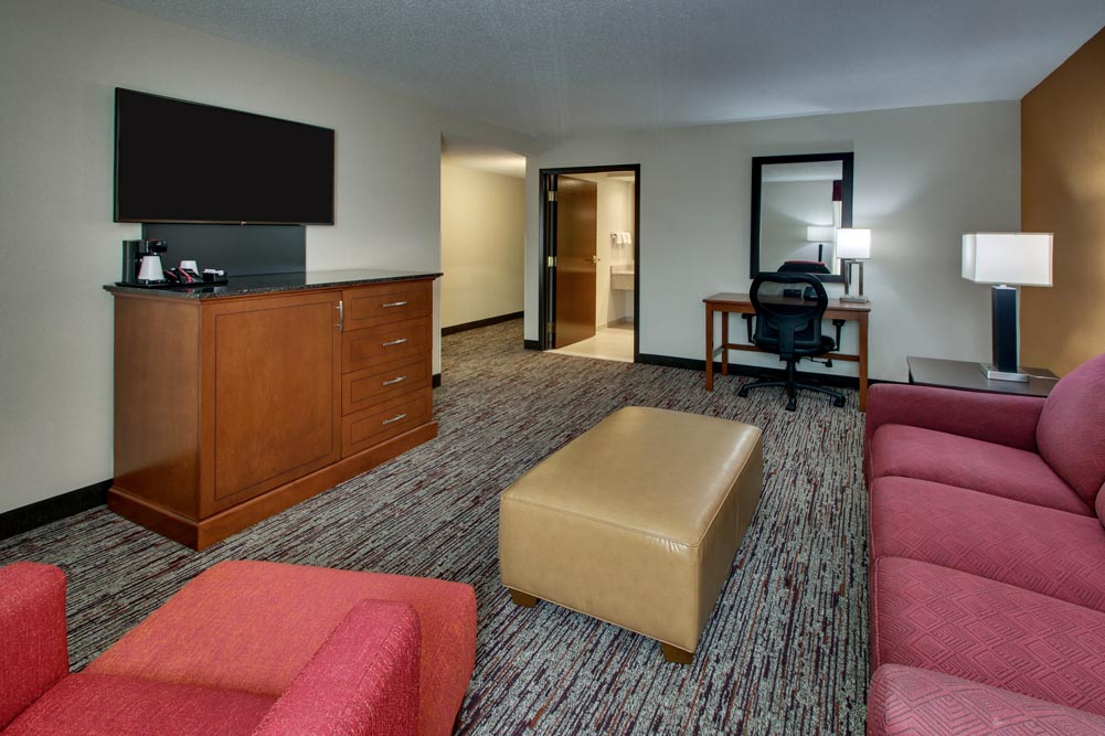 Drury Inn & Suites Bowling Green - Two-room Suite Guestroom