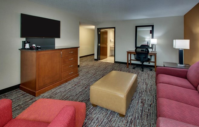 Drury Inn & Suites Bowling Green - Two-room Suite Guestroom