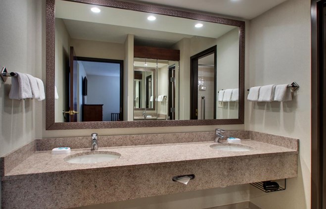 Drury Inn & Suites Bowling Green - Two-room Suite Guestroom