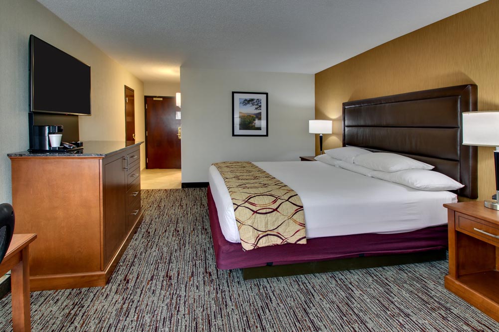 Drury Inn & Suites Bowling Green - Deluxe King Guestroom