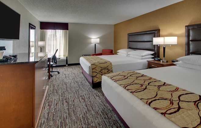 Drury Inn & Suites Bowling Green - Deluxe Queen Guestroom